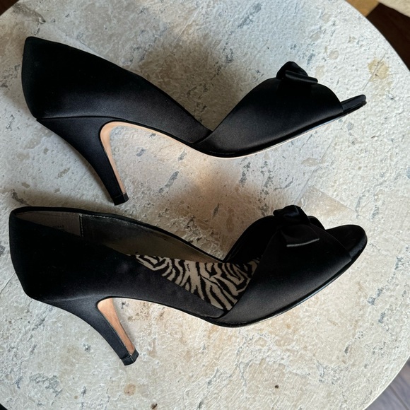 Kenneth Cole Reaction Peep Toe Satin High Heels Leather Sole Black Size 7.5M - Picture 4 of 10